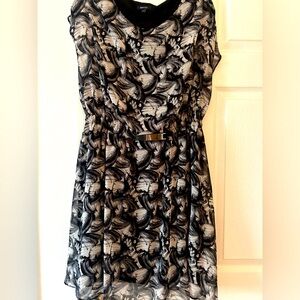 Ladies, flowy dress